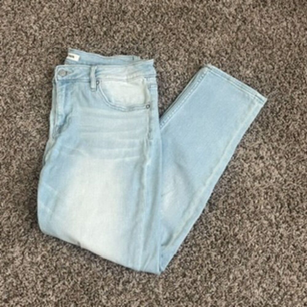 Vigoss Tomboy Women's Light Wash Distressed Straight Denim Jeans 5-Pocket Blue